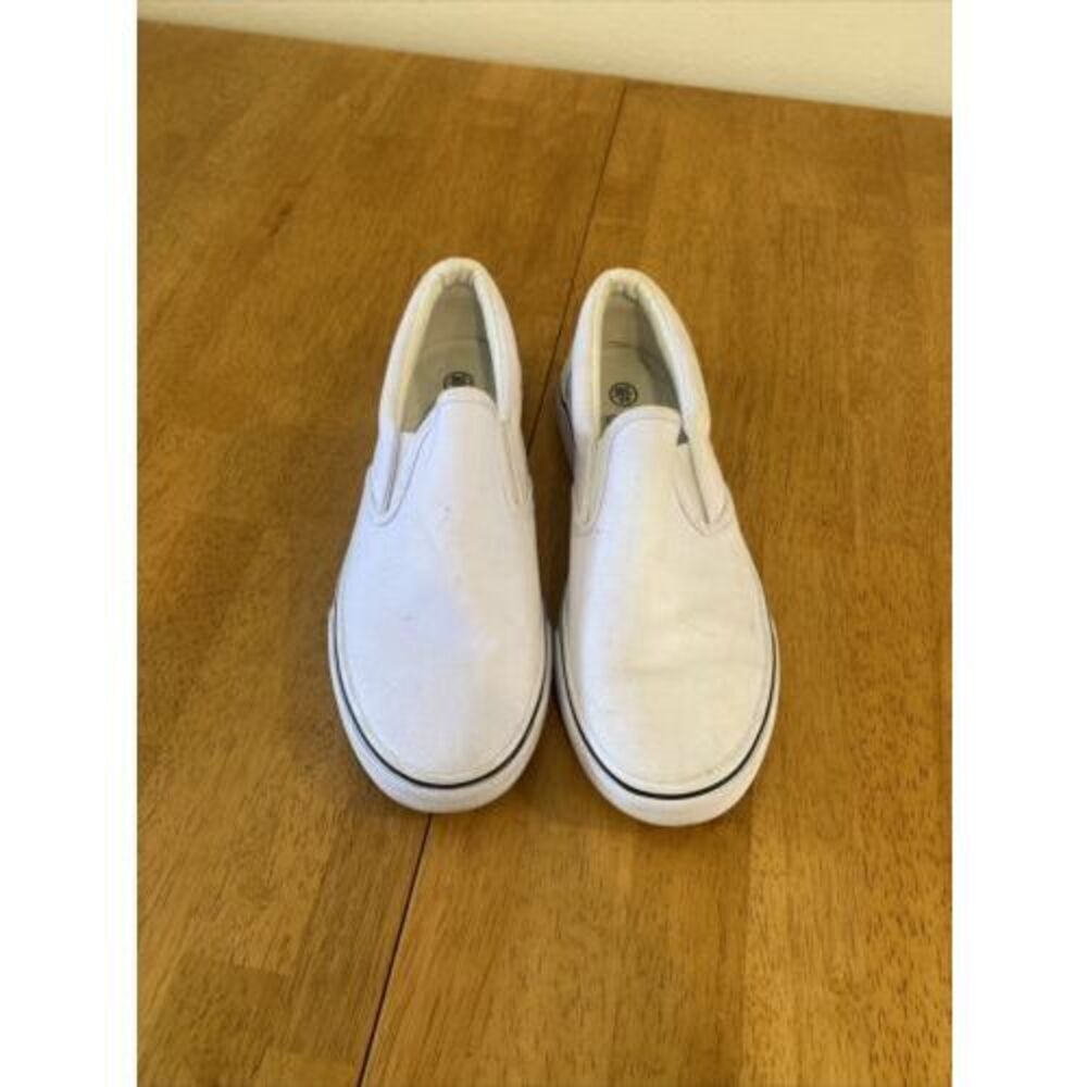 Lienier White Womens slip on sneakers size 9 (40).